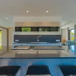 Сasa de vacaciones House With Pool And Vineyards In *