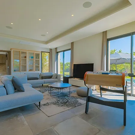 Holiday home House With Pool And Vineyards In *