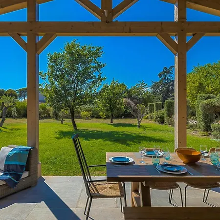 House With Pool And Vineyards In