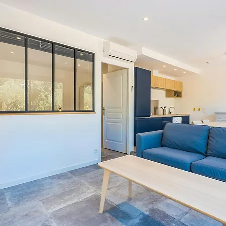 House With Pool And Vineyards In *