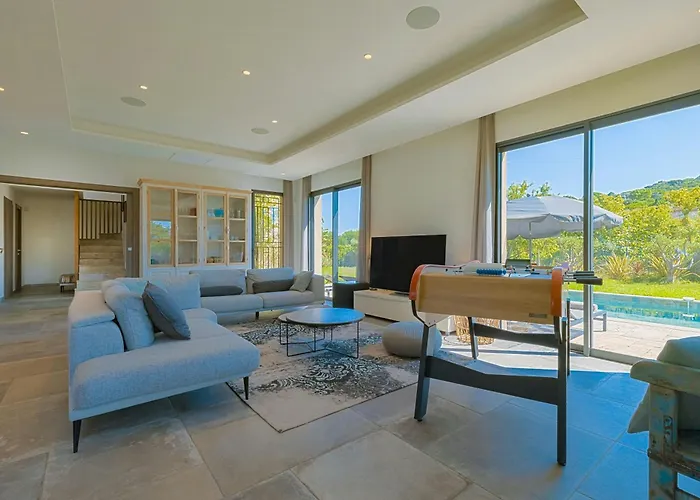 Holiday home House With Pool And Vineyards In *