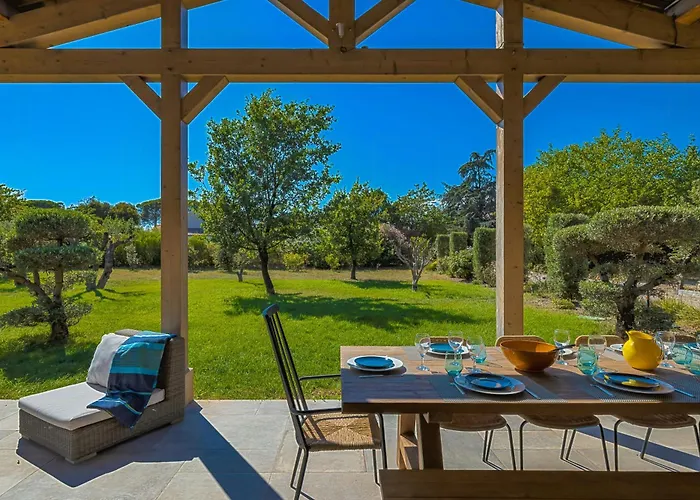 House With Pool And Vineyards In