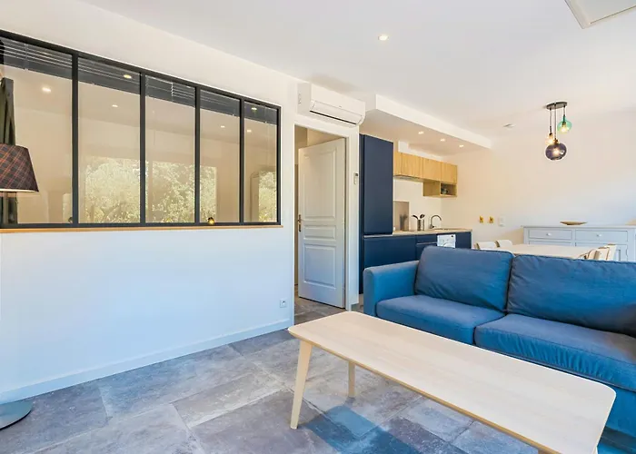 House With Pool And Vineyards In *