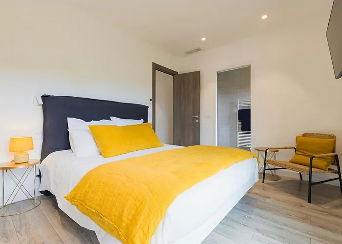 Holiday home House With Pool And Vineyards In *