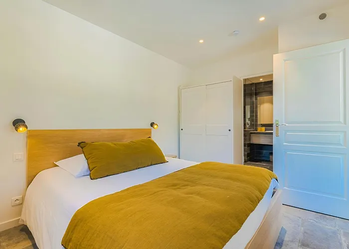 House With Pool And Vineyards In *