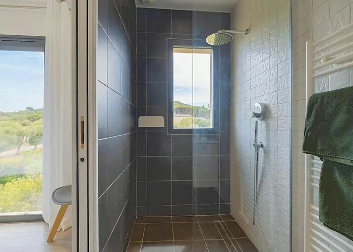 House With Pool And Vineyards In *