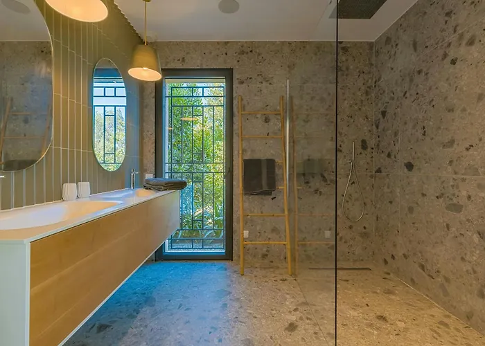 House With Pool And Vineyards In Saint-Tropez